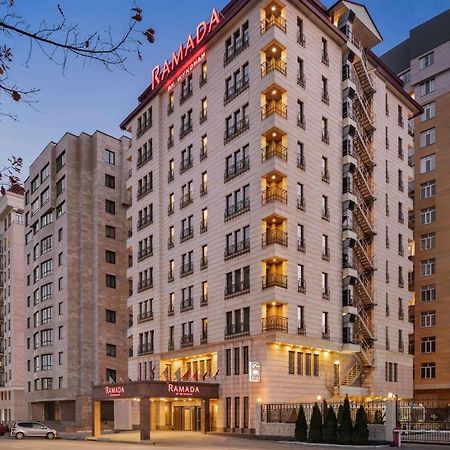 Hotel Ramada By Wyndham Bishkek Centre Extérieur photo