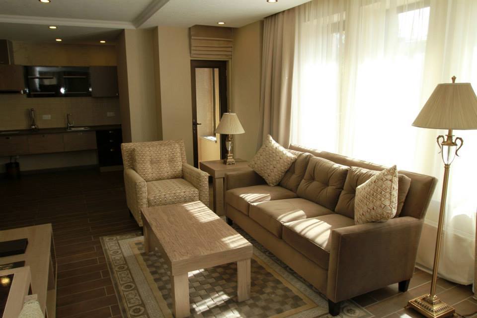 Hotel Ramada By Wyndham Bishkek Centre Extérieur photo