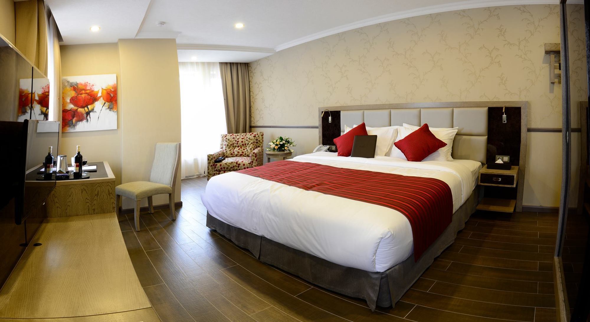 Hotel Ramada By Wyndham Bishkek Centre Extérieur photo