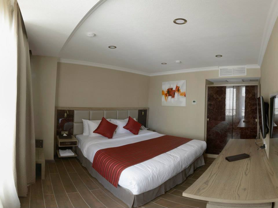 Hotel Ramada By Wyndham Bishkek Centre Extérieur photo