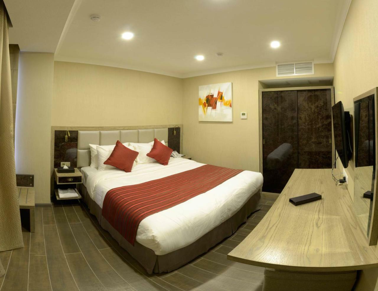 Hotel Ramada By Wyndham Bishkek Centre Extérieur photo