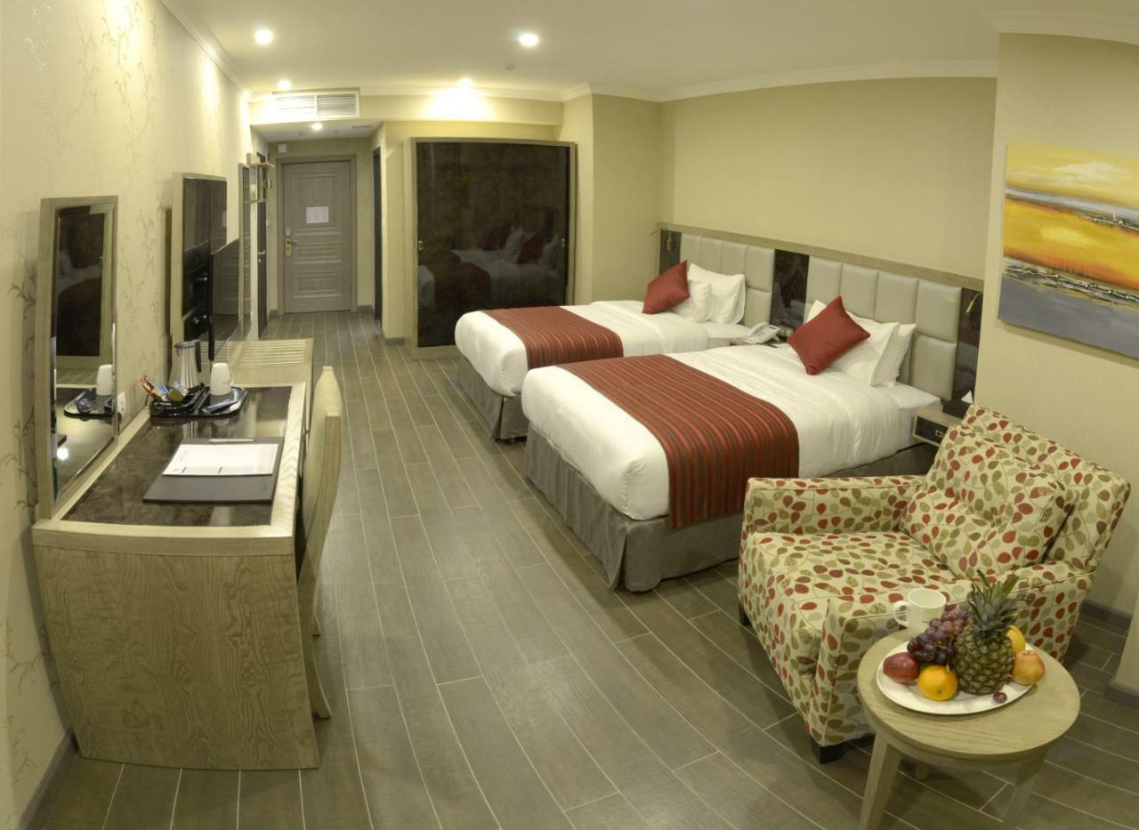 Hotel Ramada By Wyndham Bishkek Centre Extérieur photo