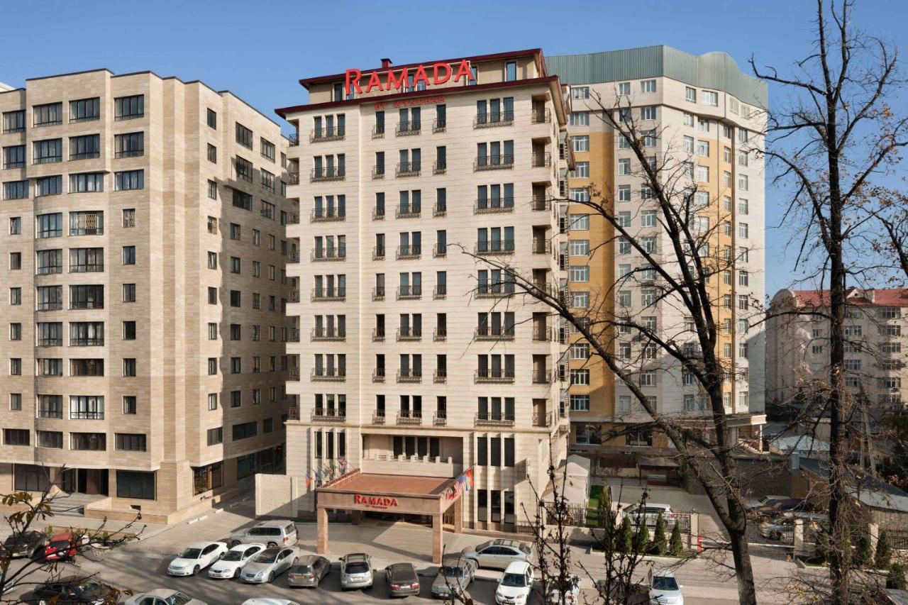 Hotel Ramada By Wyndham Bishkek Centre Extérieur photo