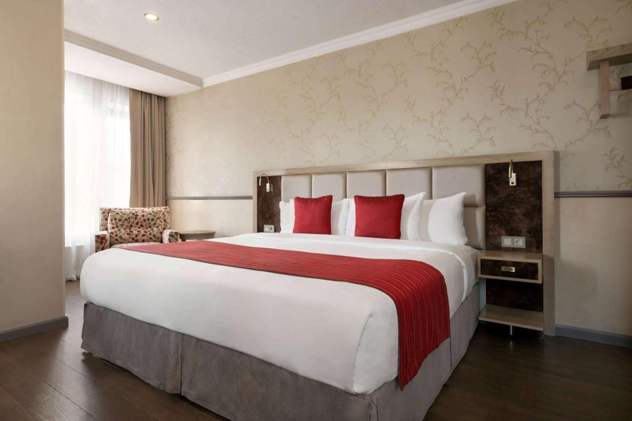 Hotel Ramada By Wyndham Bishkek Centre Extérieur photo