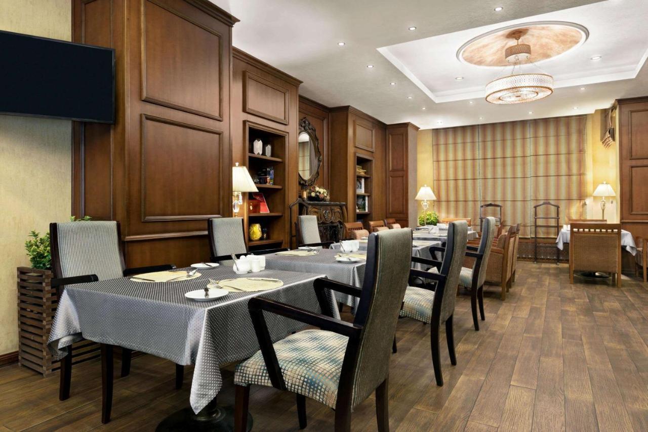 Hotel Ramada By Wyndham Bishkek Centre Extérieur photo