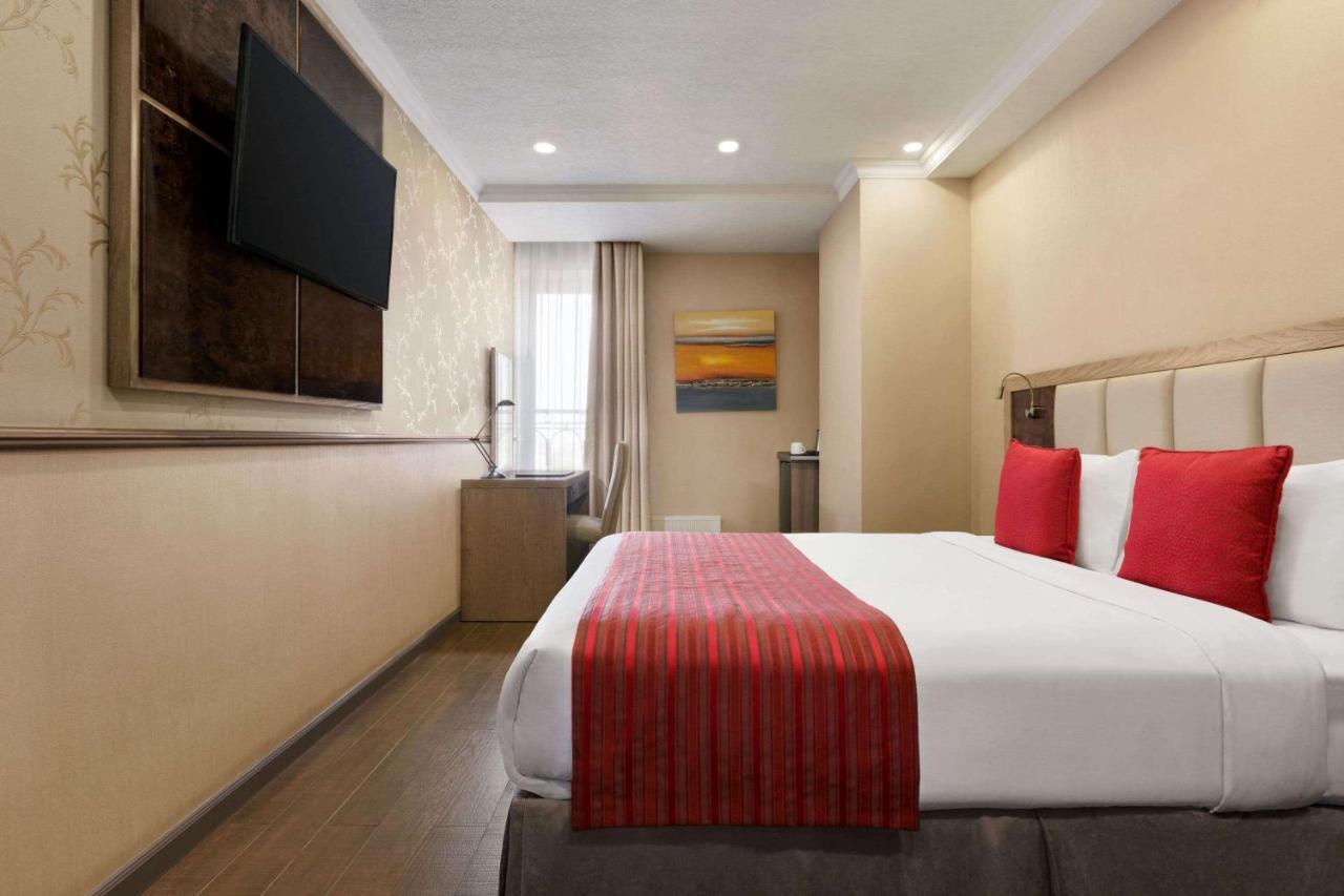 Hotel Ramada By Wyndham Bishkek Centre Extérieur photo