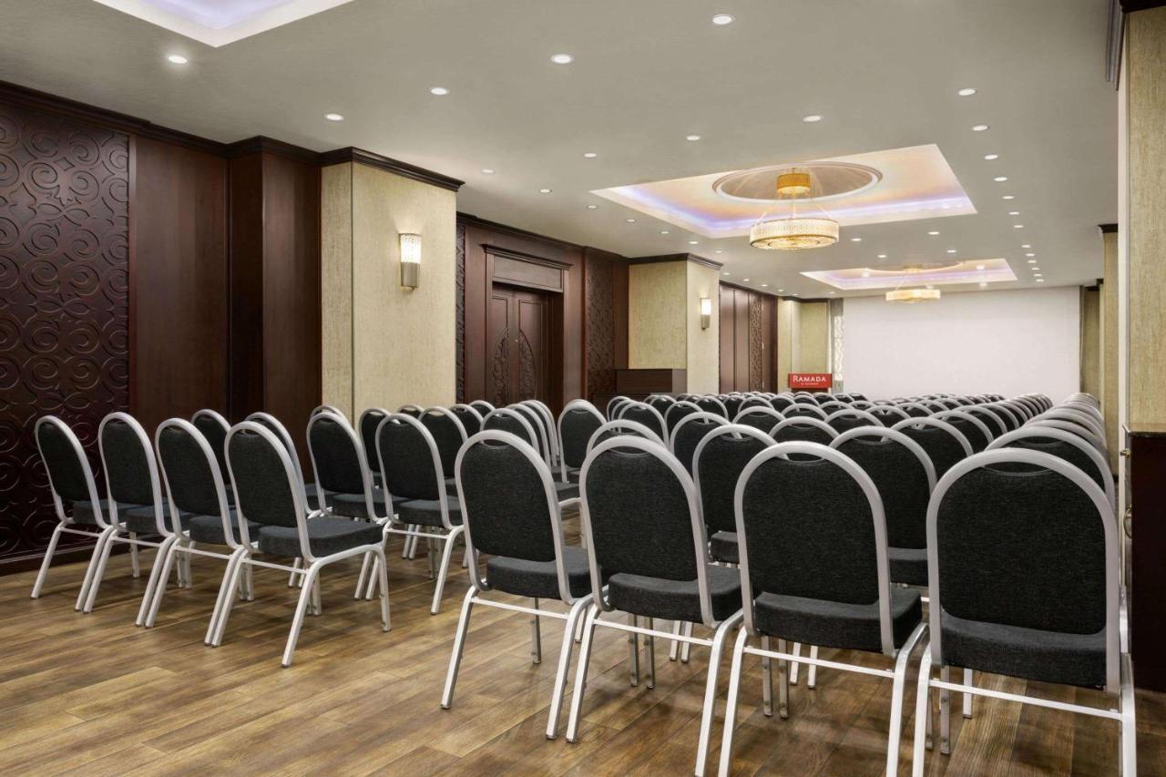 Hotel Ramada By Wyndham Bishkek Centre Extérieur photo