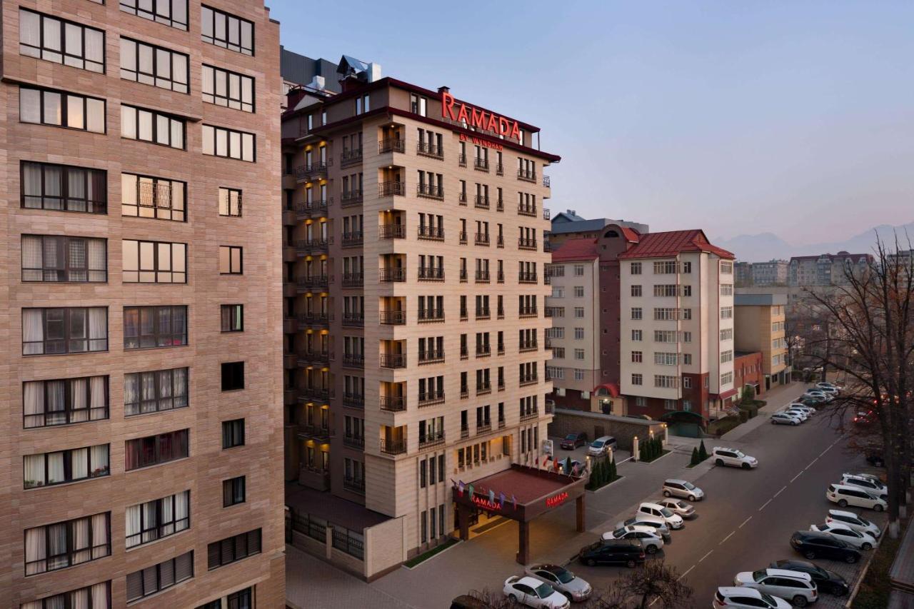 Hotel Ramada By Wyndham Bishkek Centre Extérieur photo