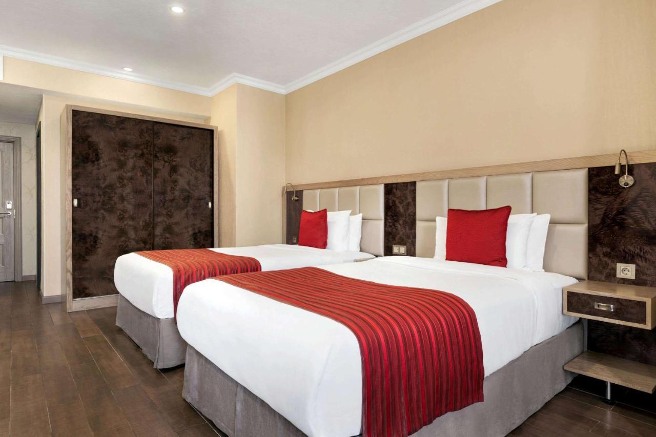 Hotel Ramada By Wyndham Bishkek Centre Extérieur photo